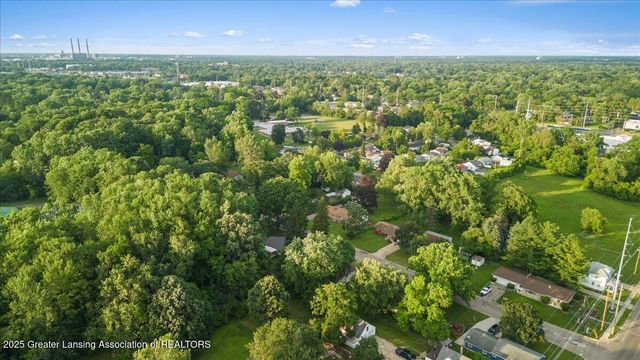 4916 Tressa Drive, Lansing, MI 48910