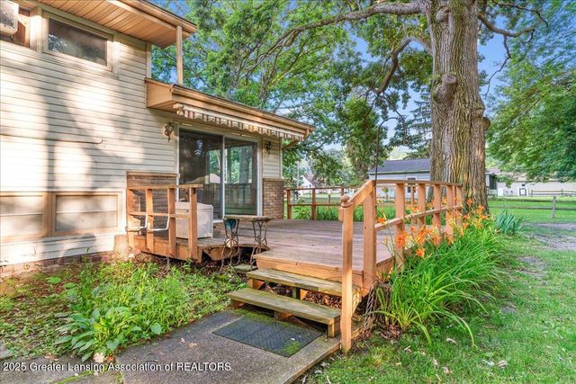 4916 Tressa Drive, Lansing, MI 48910