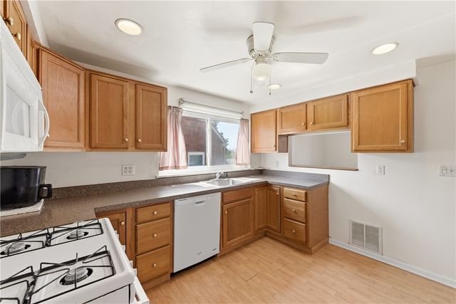 1733 Harcor Dr, Brookline, PA 15226