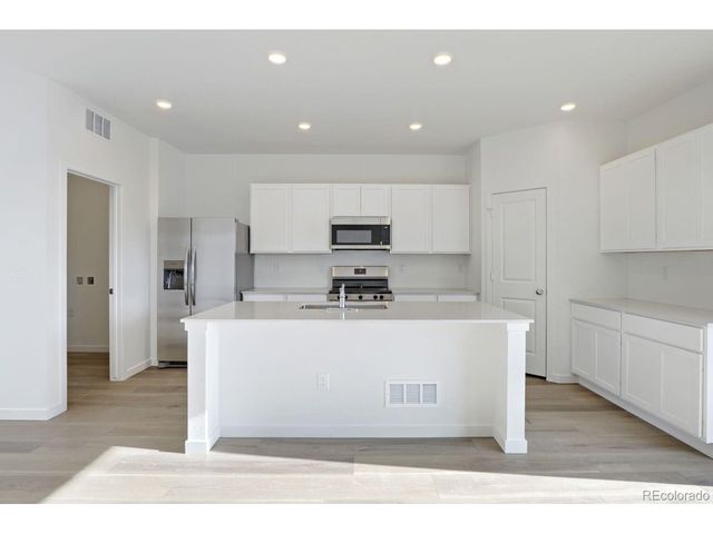 385 Wildflower Ct, Bennett, CO 80102
