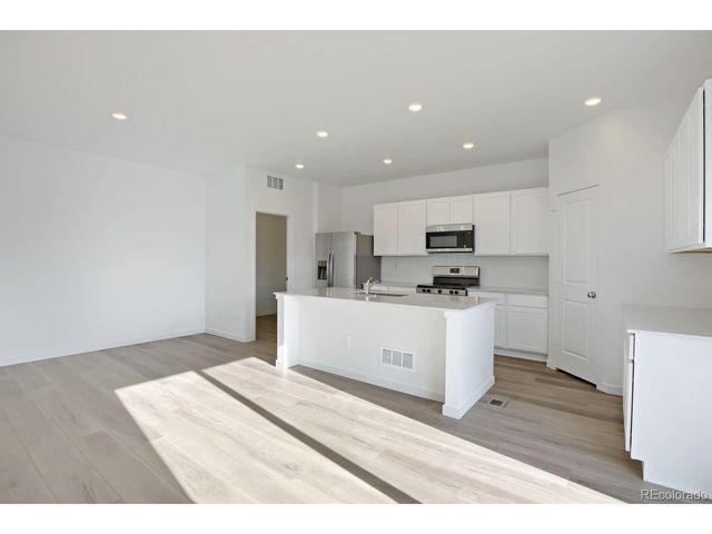 385 Wildflower Ct, Bennett, CO 80102