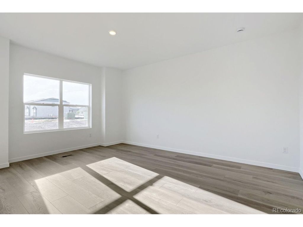 385 Wildflower Ct, Bennett, CO 80102