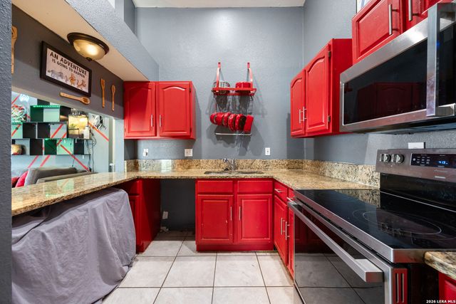 5708 GLACIER SUN DR, San Antonio, TX 78244