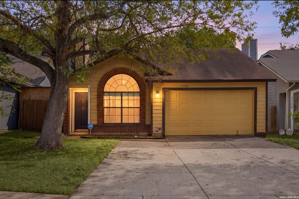 5708 GLACIER SUN DR, San Antonio, TX 78244