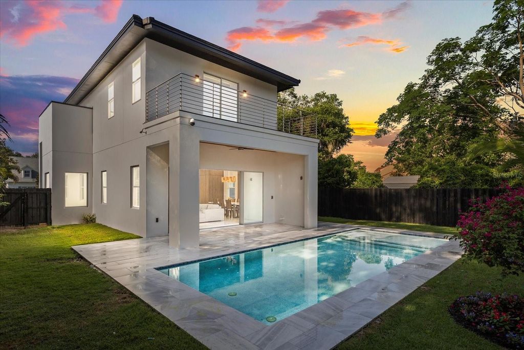 Image 2 of property listing at 1521 CHESTNUT AVENUE, Winter Park, FL 32789