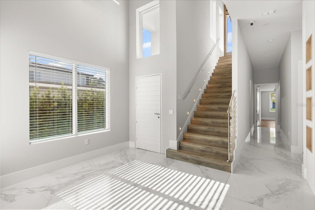 Image 4 of property listing at 1521 CHESTNUT AVENUE, Winter Park, FL 32789