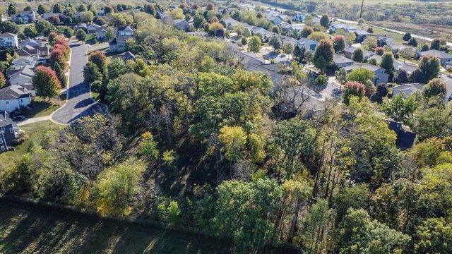 121 Autumnwood Circle, Mount Horeb, WI 53572