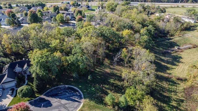 121 Autumnwood Circle, Mount Horeb, WI 53572