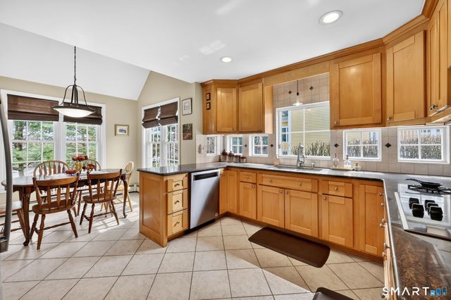 4 Harrison Drive, Cromwell, CT 06416