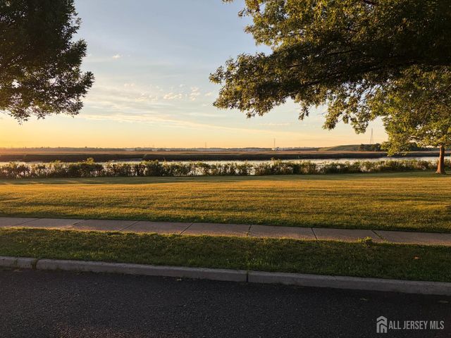 29 Major Drive, Sayreville, NJ 08872