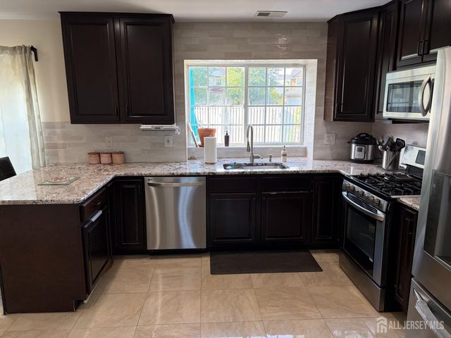 29 Major Drive, Sayreville, NJ 08872