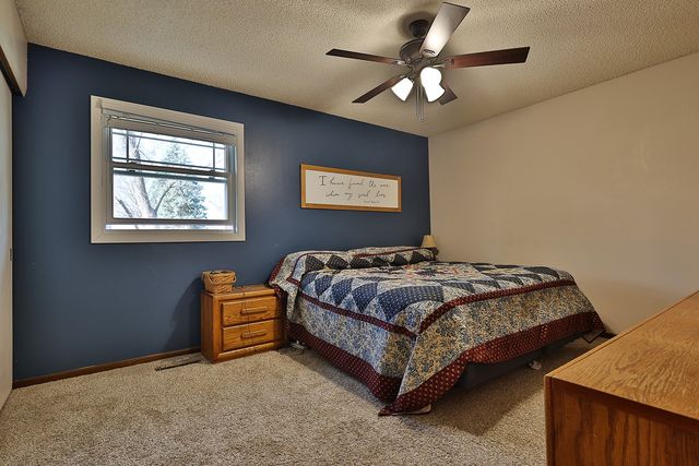 912 Park Lane, Pella, IA 50219