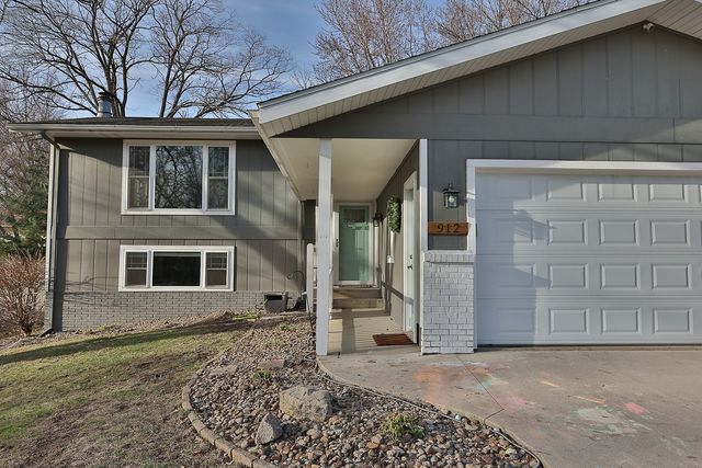 912 Park Lane, Pella, IA 50219