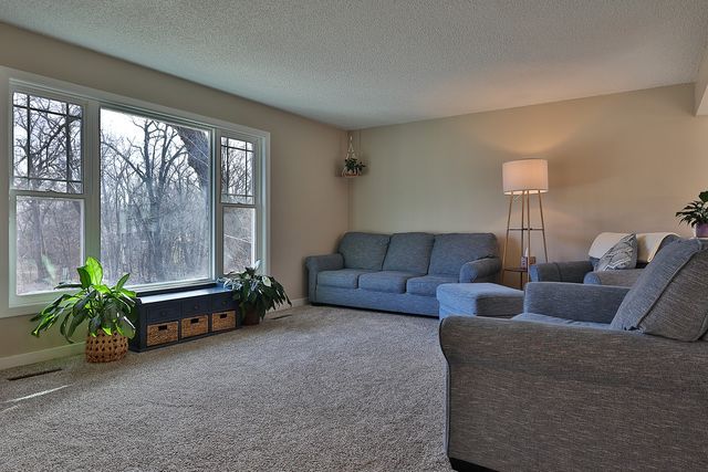 912 Park Lane, Pella, IA 50219