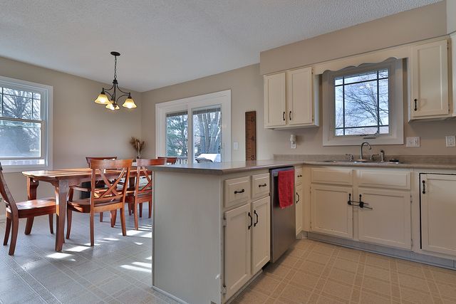 912 Park Lane, Pella, IA 50219