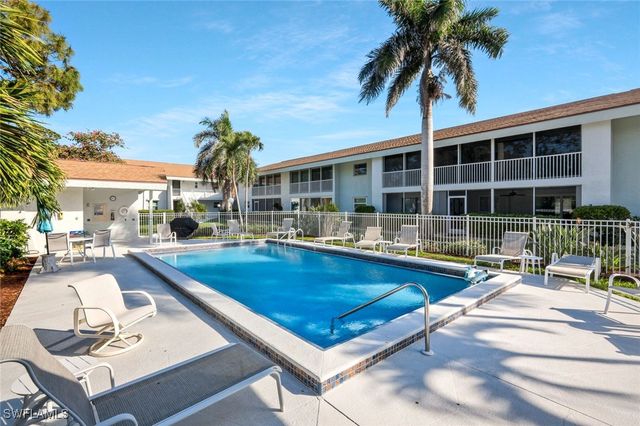 4126 Belair LN B10, Naples, FL 34103