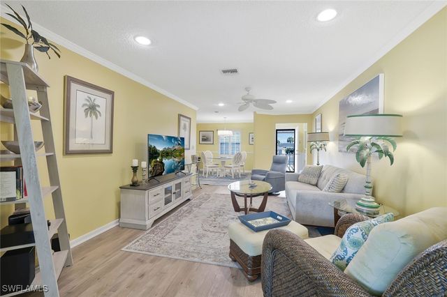 4126 Belair LN B10, Naples, FL 34103