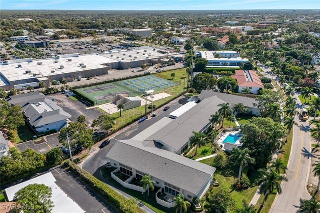 4126 Belair LN B10, Naples, FL 34103