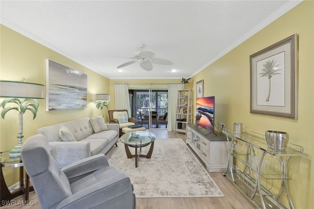 4126 Belair LN B10, Naples, FL 34103