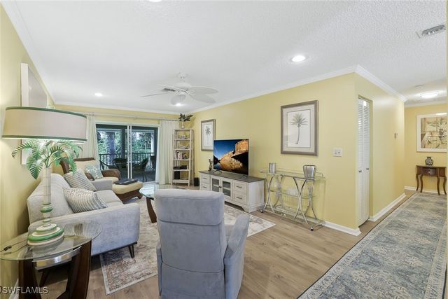 4126 Belair LN B10, Naples, FL 34103