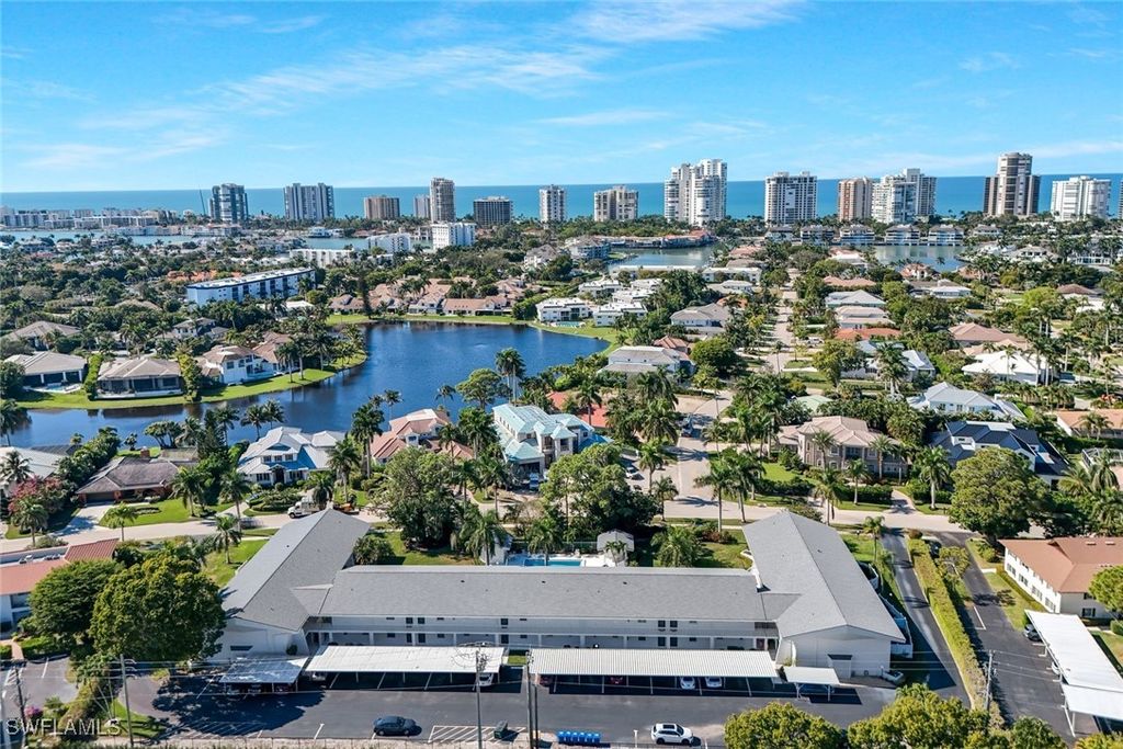 4126 Belair LN B10, Naples, FL 34103