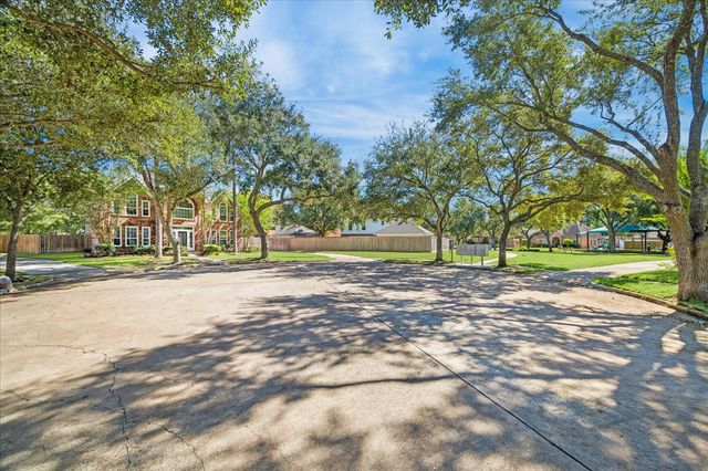 16802 Willow Bend Court, Sugar Land, TX 77479