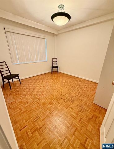 1375 River Road 1K, Edgewater, NJ 07020
