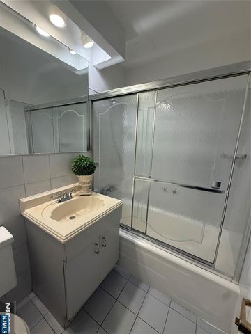 1375 River Road 1K, Edgewater, NJ 07020