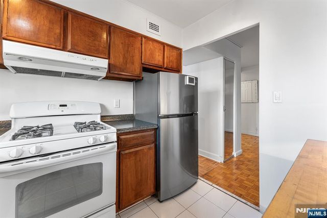 1375 River Road 1K, Edgewater, NJ 07020