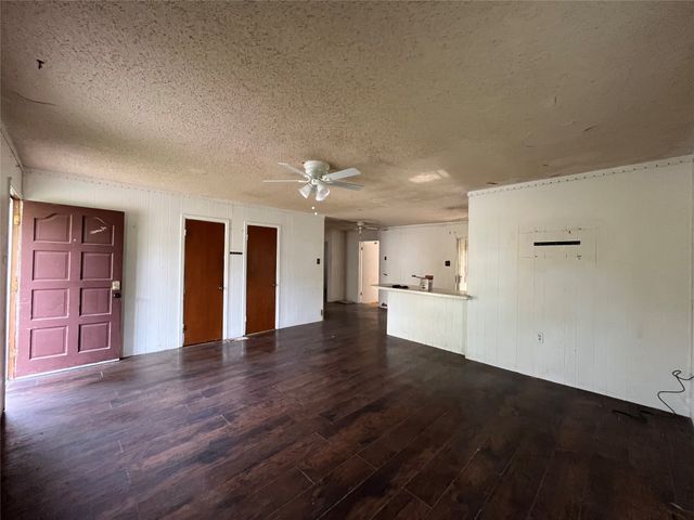 320 S Manson Street, Wolfe City, TX 75496