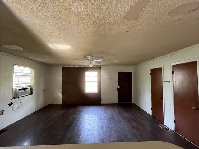 320 S Manson Street, Wolfe City, TX 75496