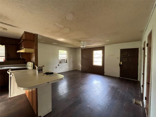 320 S Manson Street, Wolfe City, TX 75496