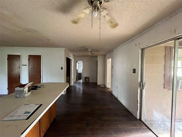 320 S Manson Street, Wolfe City, TX 75496