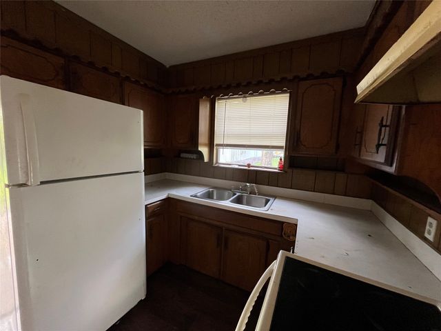320 S Manson Street, Wolfe City, TX 75496