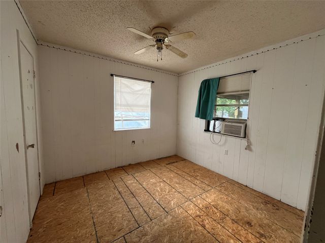 320 S Manson Street, Wolfe City, TX 75496