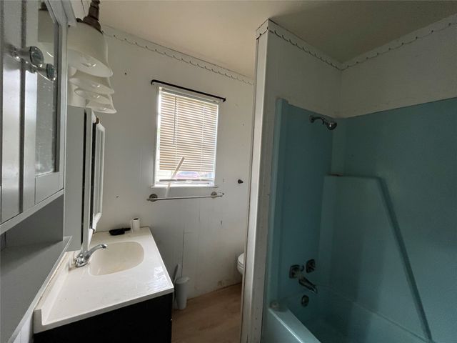 320 S Manson Street, Wolfe City, TX 75496