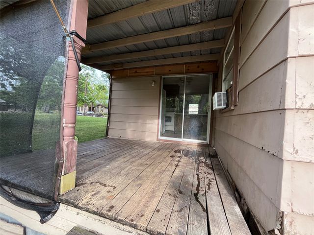 320 S Manson Street, Wolfe City, TX 75496