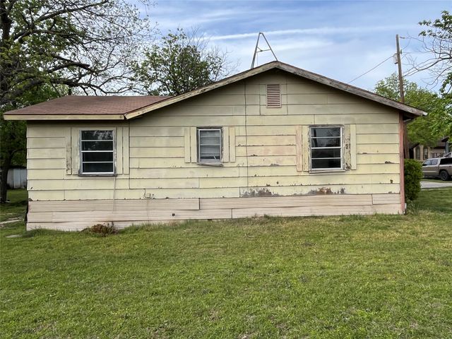 320 S Manson Street, Wolfe City, TX 75496