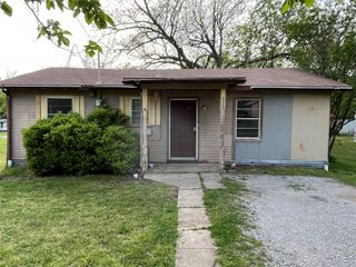 320 S Manson Street, Wolfe City, TX 75496