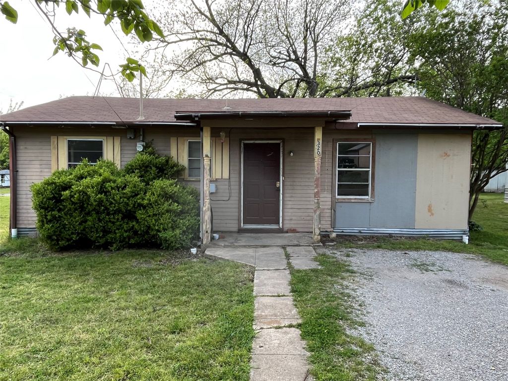 320 S Manson Street, Wolfe City, TX 75496