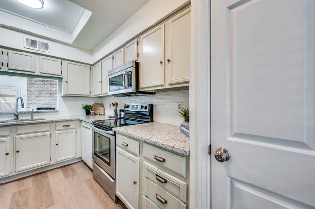 9910 Royal Lane 208, Dallas, TX 75231