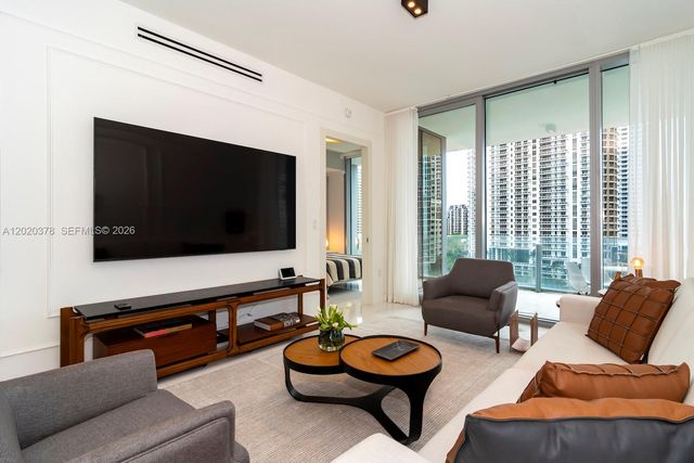 300 Biscayne Boulevard Way 802E, Miami, FL 33131
