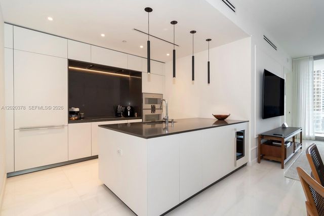 300 Biscayne Boulevard Way 802E, Miami, FL 33131