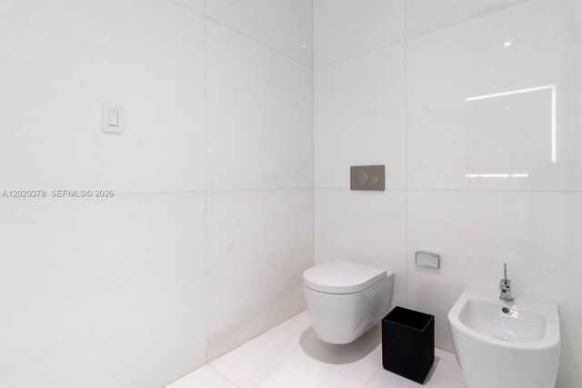 300 Biscayne Boulevard Way 802E, Miami, FL 33131