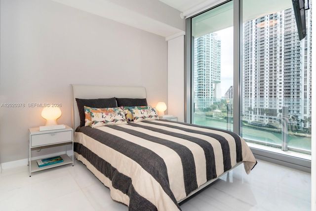 300 Biscayne Boulevard Way 802E, Miami, FL 33131