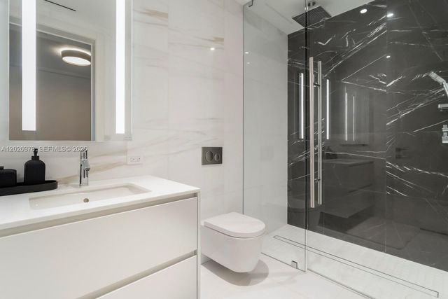300 Biscayne Boulevard Way 802E, Miami, FL 33131