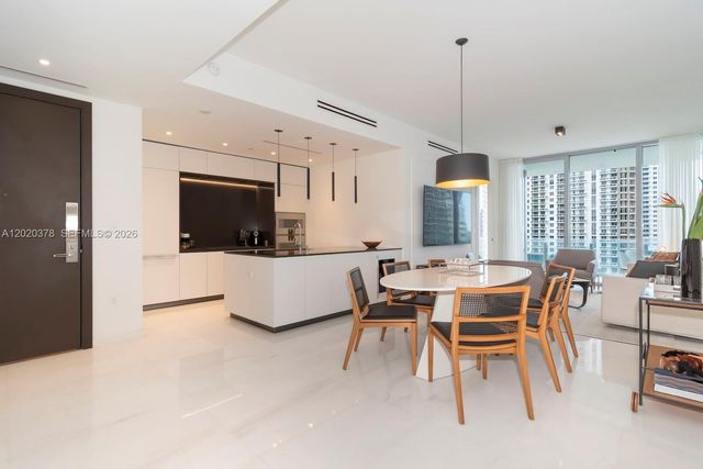300 Biscayne Boulevard Way 802E, Miami, FL 33131