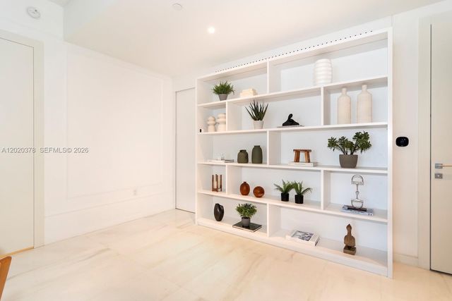300 Biscayne Boulevard Way 802E, Miami, FL 33131