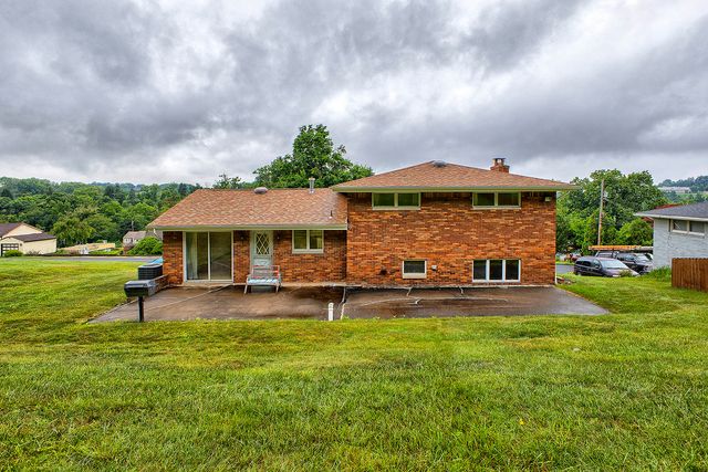 177 S Thompson Lane, Irwin, PA 15642