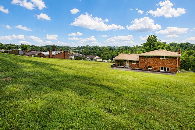 177 S Thompson Lane, Irwin, PA 15642